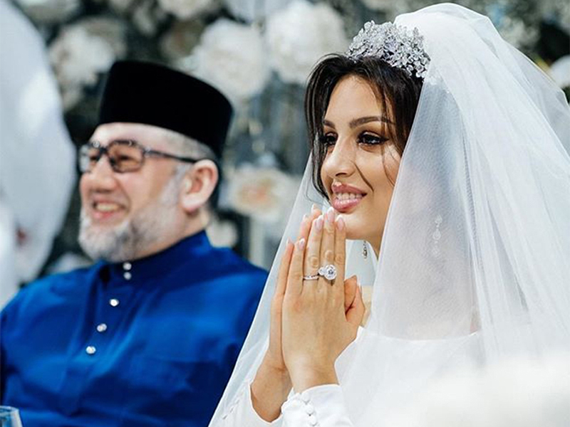 تعليق الحسناء الروسية على طلاقها من الملك الماليزي السابق
